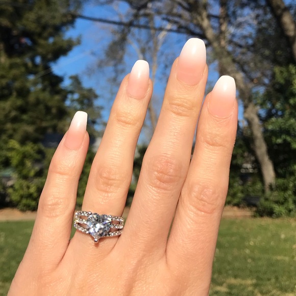 Jewelry - New Zircon Ring Woman Magical Beautiful ring